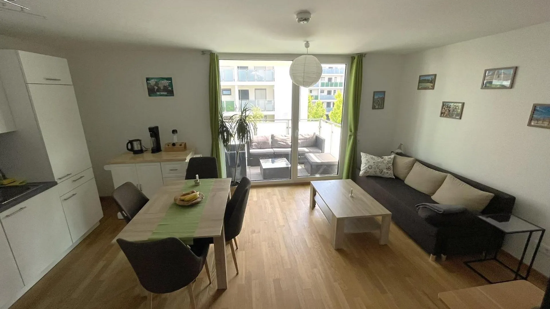 Kwatera prywatna Quiet Private Room, Balcony & Workspace - Shared Bathroom Frankfurt nad Menem