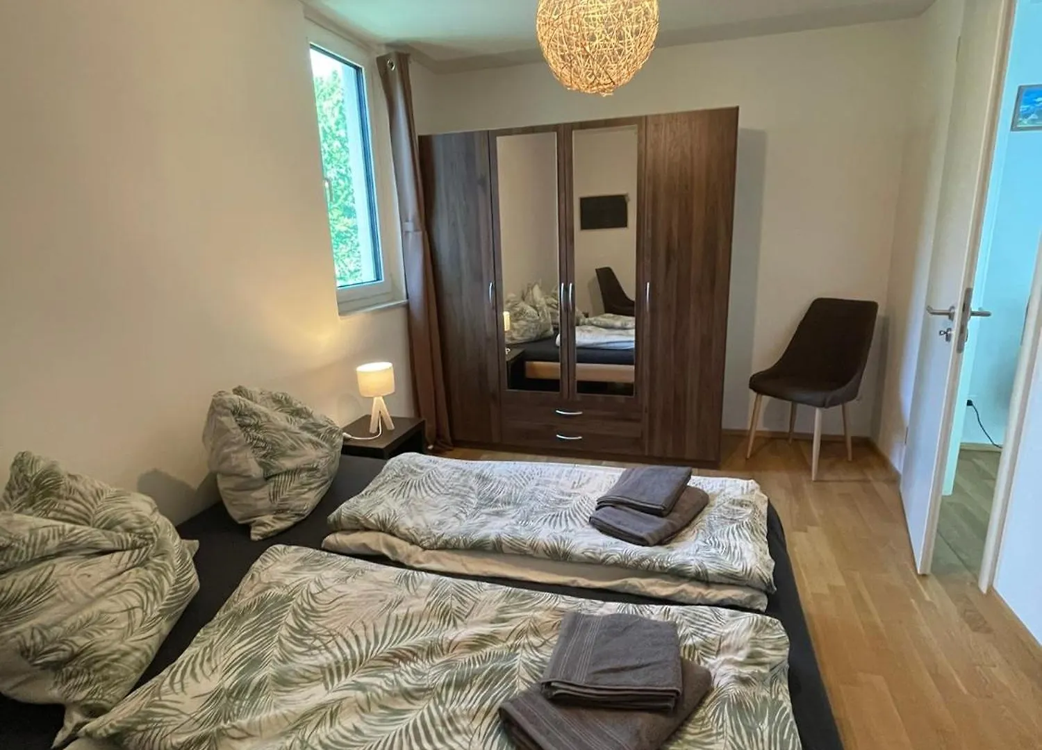 Kwatera prywatna Quiet Private Room, Balcony & Workspace - Shared Bathroom Frankfurt nad Menem